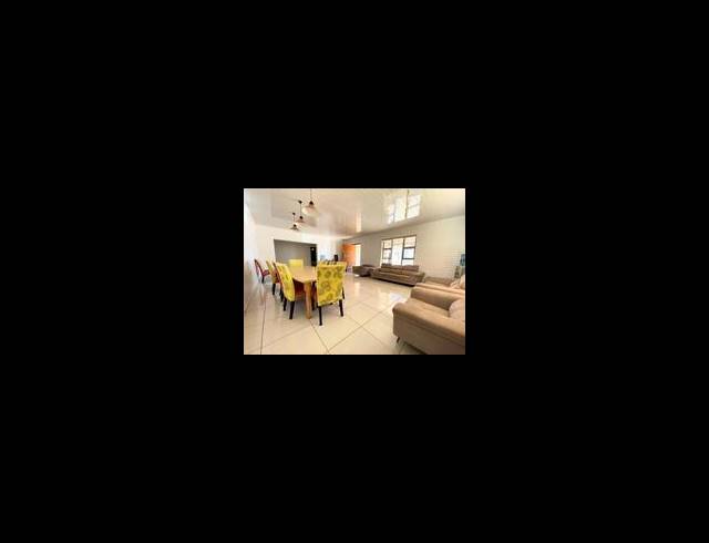 10 BEDROOM HOUSE FOR SALE IN CHATSWORTH